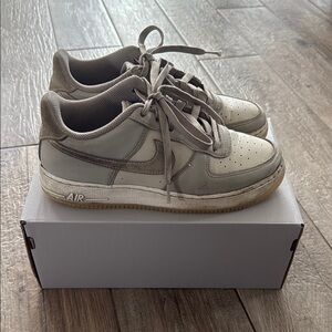 Nike Air Force 1 LV 5 (GS). Sz 7Y